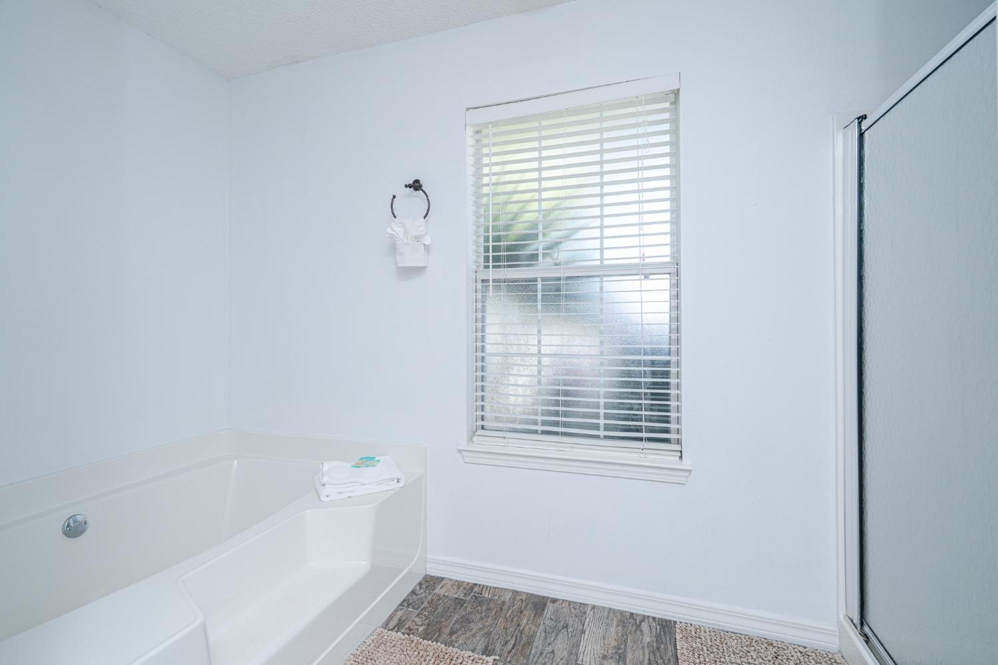 Windstarr Destin- Golf Cart Included, One Level, Close To Beach, Pet Friendly Holiday home Destin
